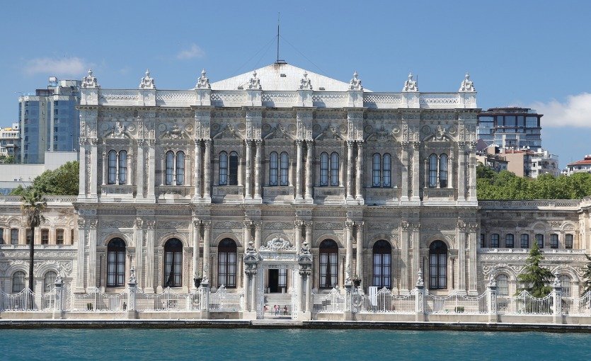 Where is Istanbul Dolmabahce Palace